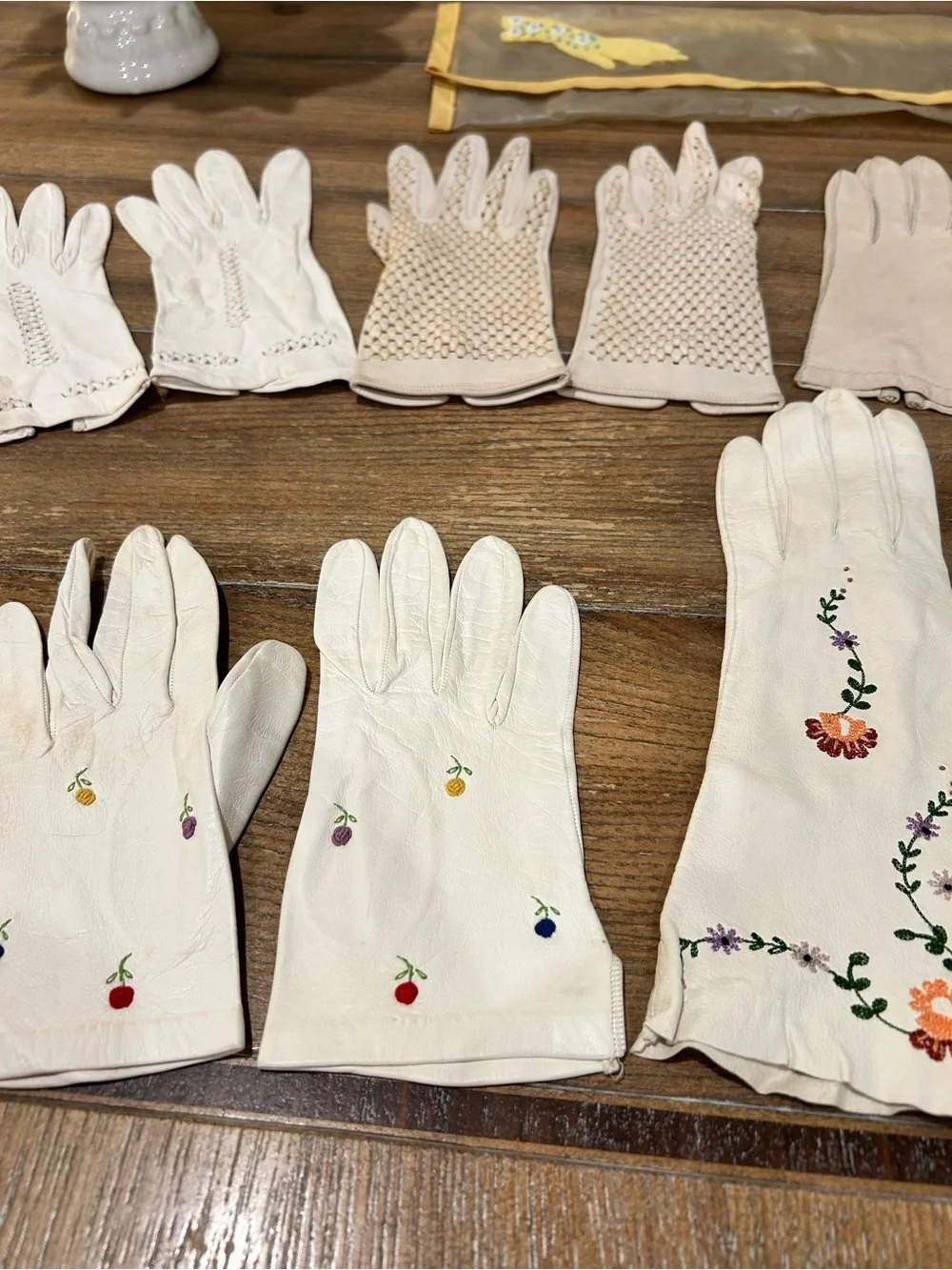 Five pair of vintage kid gloves (leather) with vintage glove holder🌼